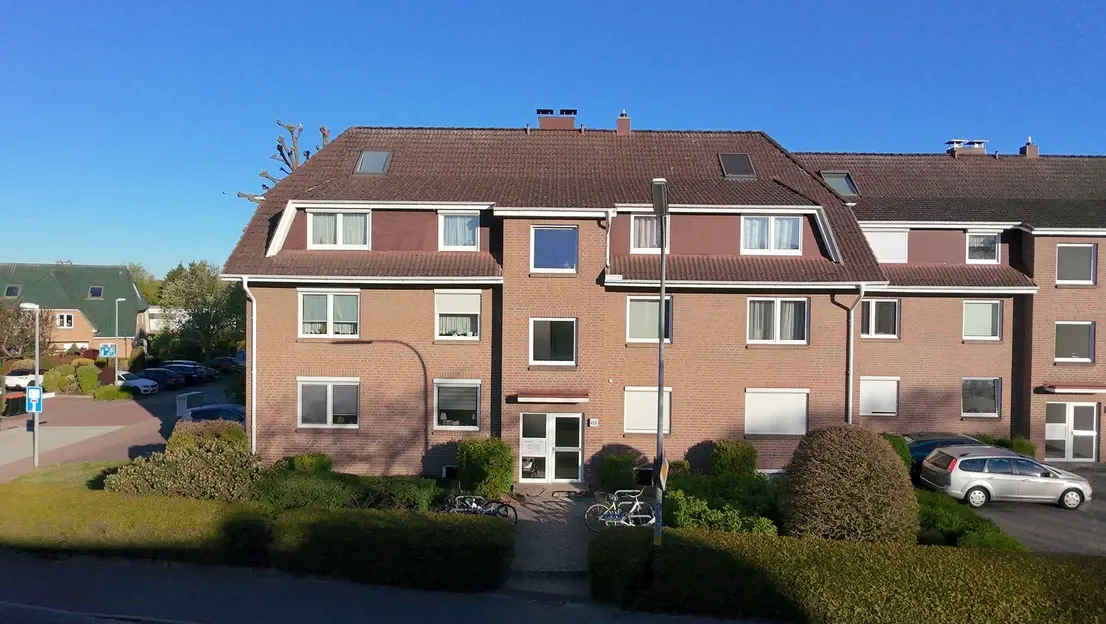Vermietete Dachgeschoss-Maisonettewohnung mit Loggia — Hausansicht